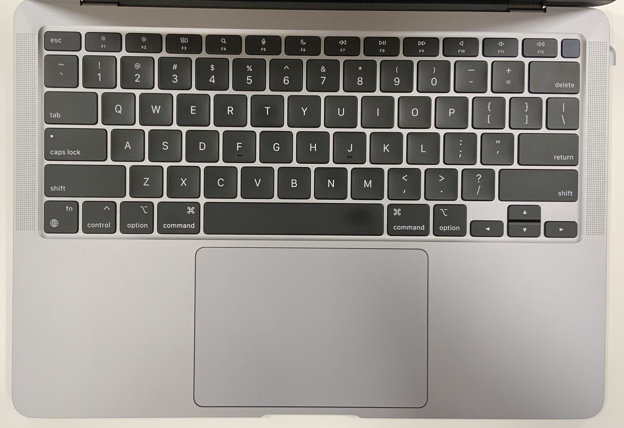 MACBOOK AIR 2020 M1 CHIP SPACE GREY