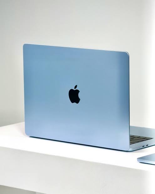 Apple MacBook Air 13.6 inch M4 Chip